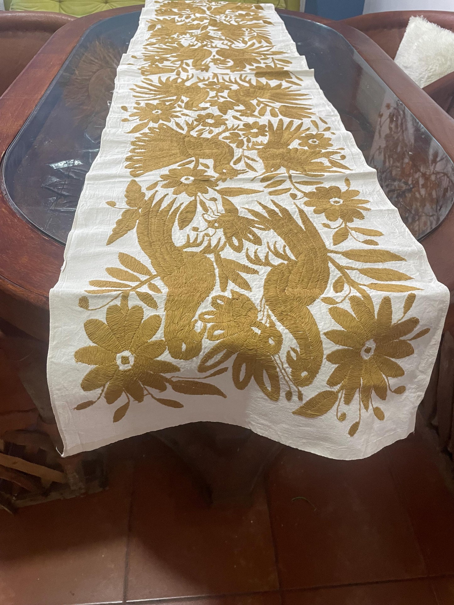 Tapiz Otomi Hecho a Mano en Color Dorado, Gran Bordado Otomi/Tenango XXL 188 cm x 46 cm