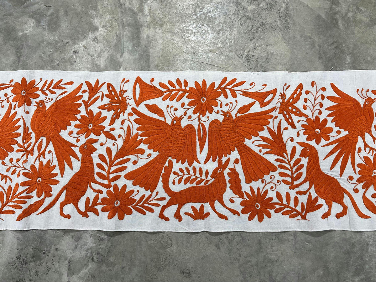 Bordado Tenango Hecho a Mano,Tapizado Otomi en Color Anaranjado XXL 190 cm x 43 cm-Textil Mexicano Moderno (SIN MARCO)