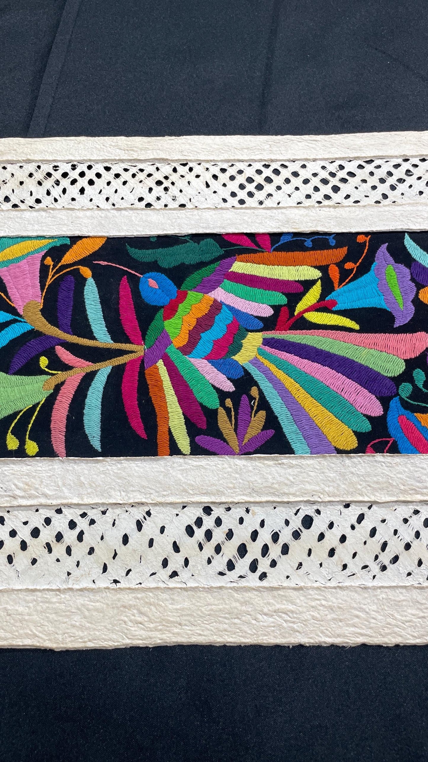 Arte Mural Mexicano de Papel Amate con Bordado Tenango Hecho a Mano XL 47.2 x 15.7 -Arte Otomi Moderno (SIN MARCO)
