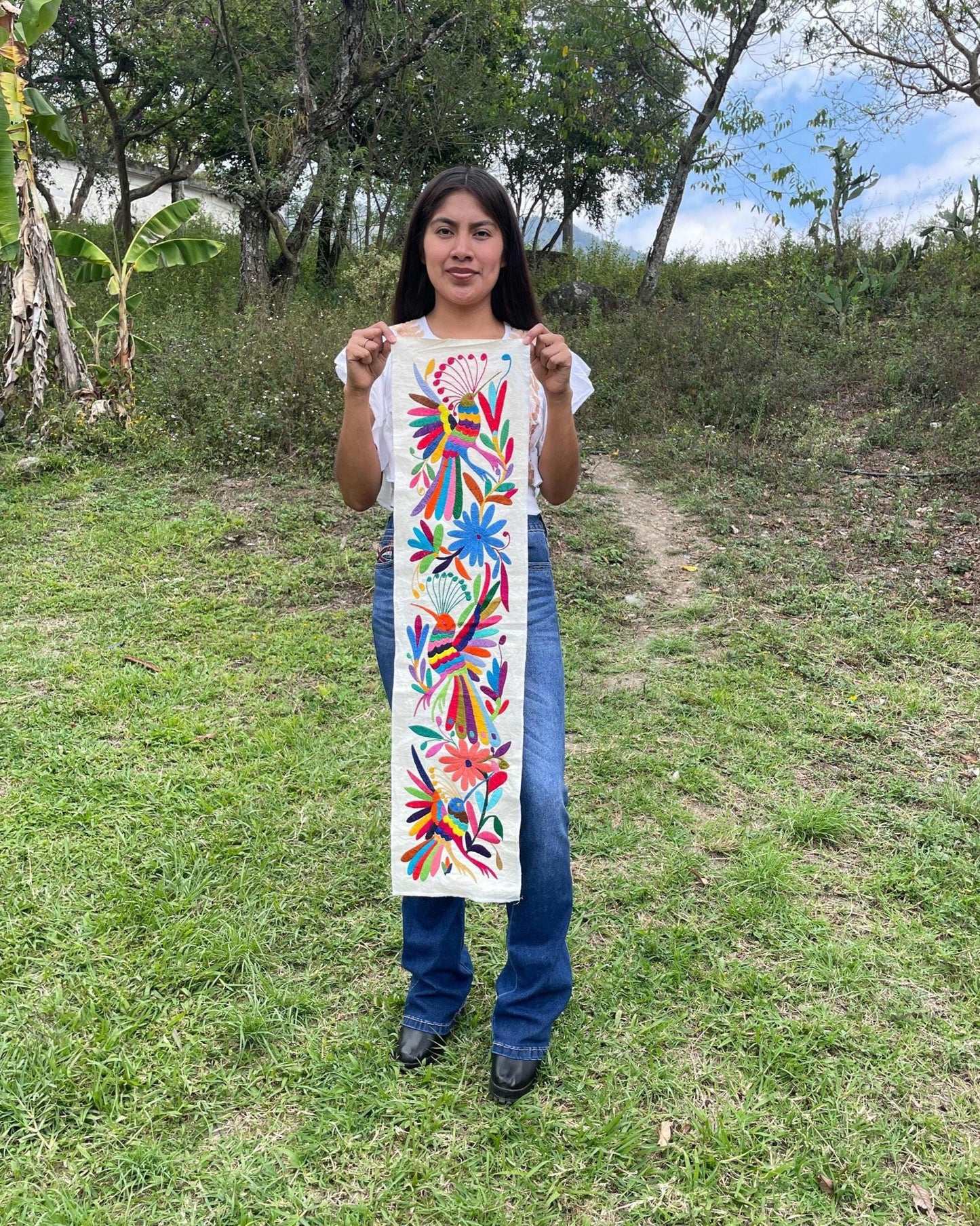 Bordado Tenango Hecho a Mano-Tapiz Otomi XL 98 cm x 23 cm-Arte Mexicano en Multicolor de Forma Vertical