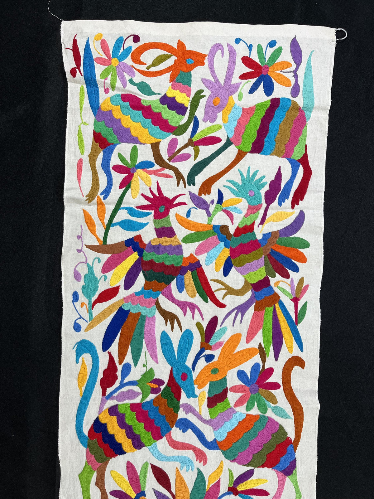 Bordado Tenango Hecho a Mano-Textil Otomi XXL 192 cm x 43 cm-Arte Mexicano en Multicolor en Forma Vertical (SIN MARCO)