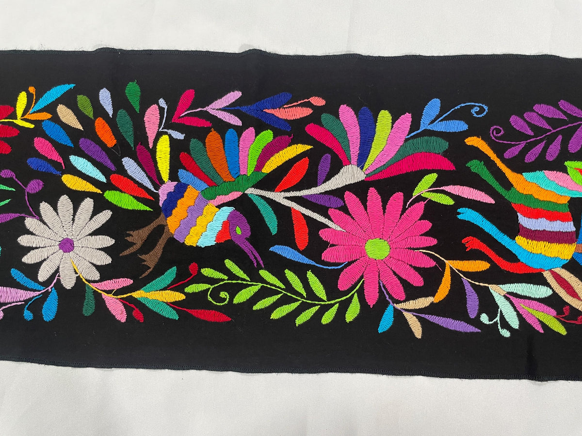 Bordado Tenango Hecho a Mano-Tapizado Otomi XL 107 cm x 30 cm, Arte Mexicano en Multicolor en Formato Vertical (SIN MARCO)