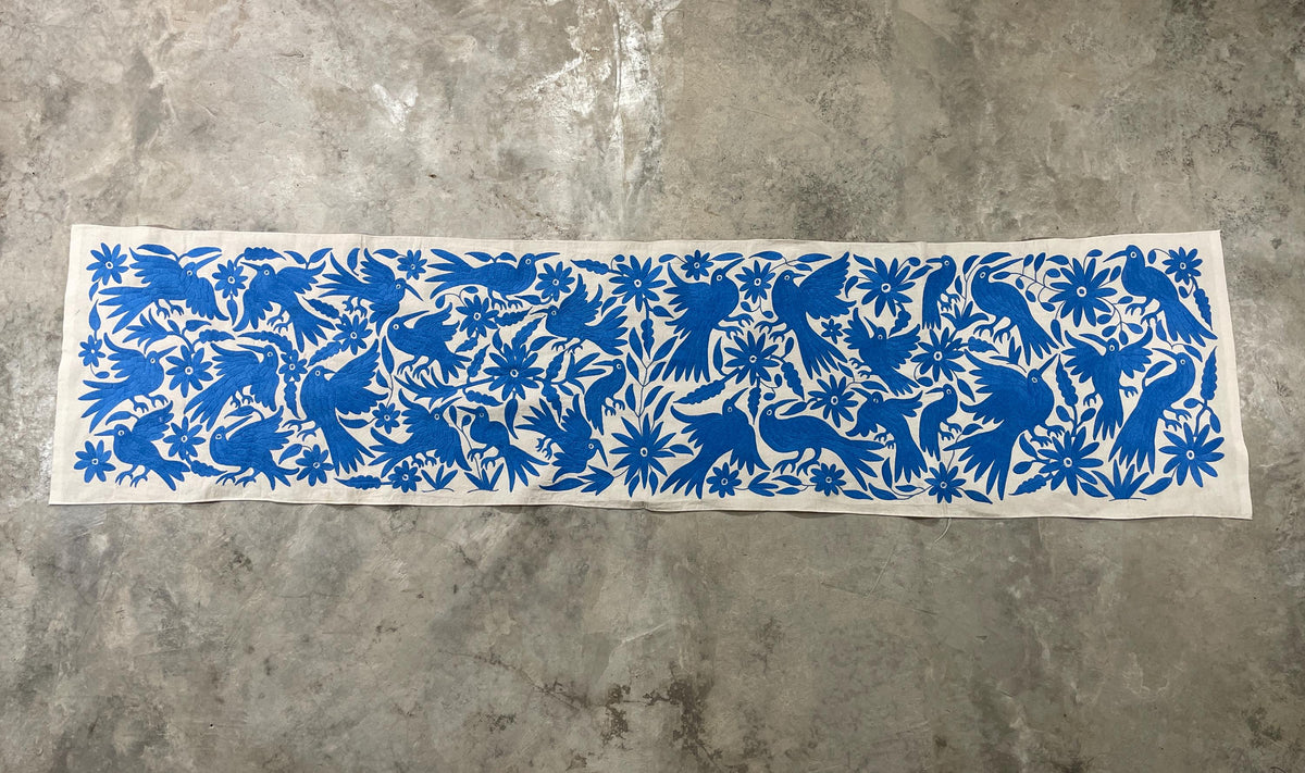 Bordado Tenango Hecho a Mano en Color Azul, Tapizado Otomi Horizontal, Textil Mexicano XXL 189 cm x 44 cm (SIN MARCO) Flores y Pájaros