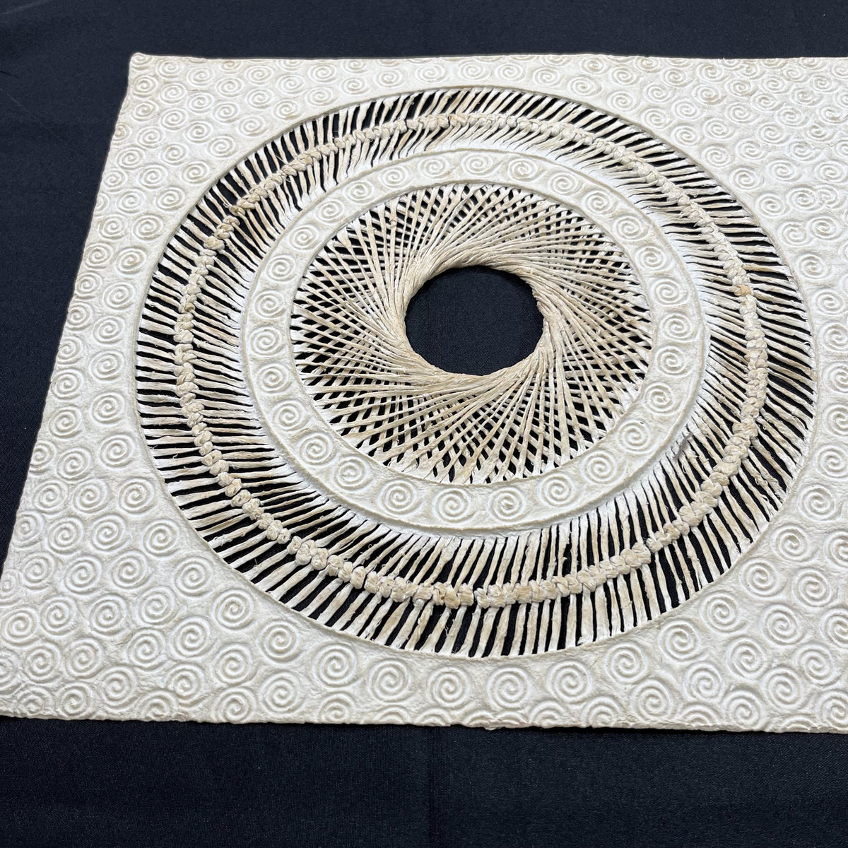 Arte Mural Mexicano, Arte en Papel Amate Hecho a Mano, Arte en Fibra Otomi, 47,2 x 15,7 in-Intrincado tejido radial en espiral (SIN MARCO)