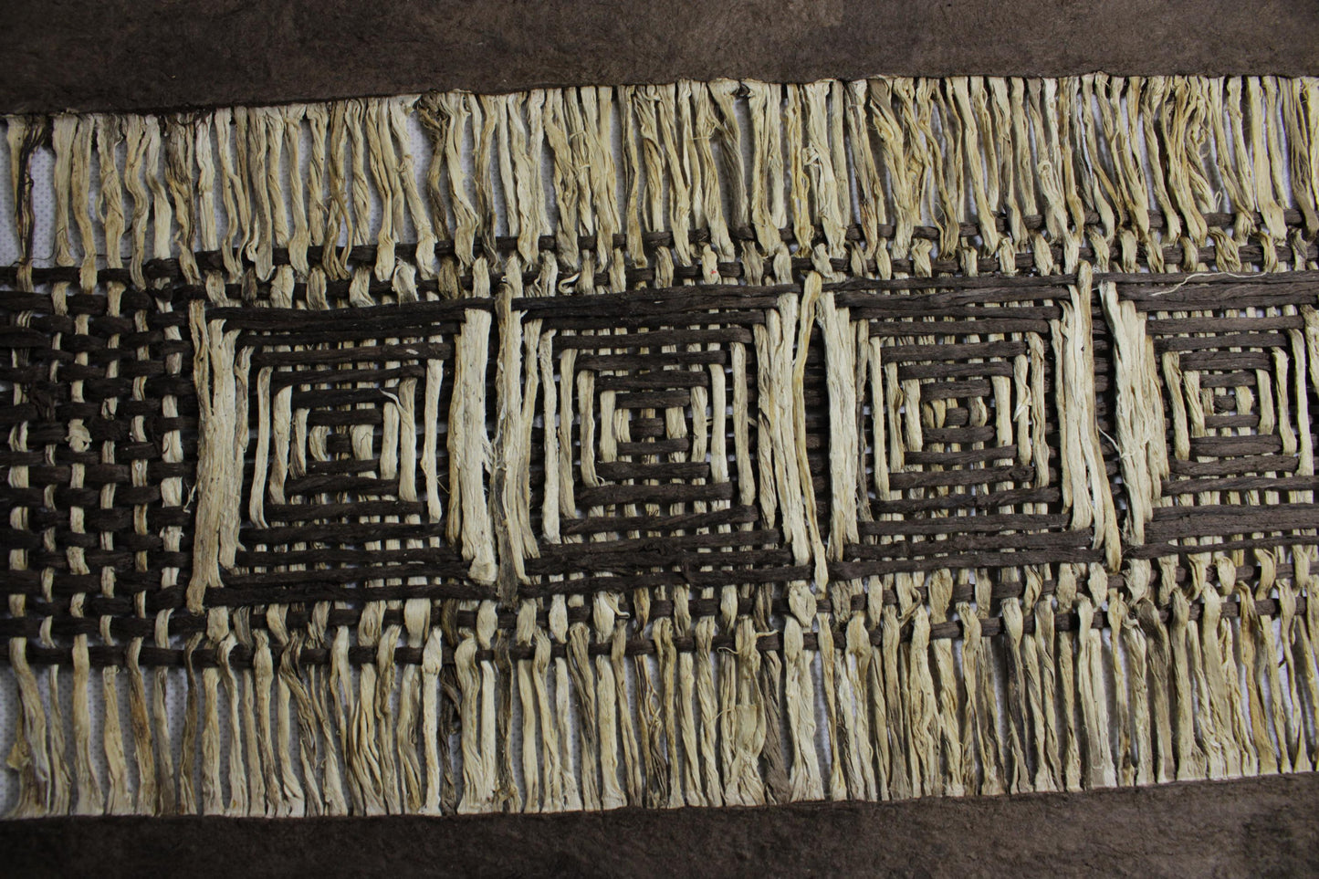 Arte Mural Mexicano en Papel Amate Hecho a Mano XL de 47,2 x 15,7 - Arte Otomí Moderno (SIN MARCO) "Tejidos Rombos"