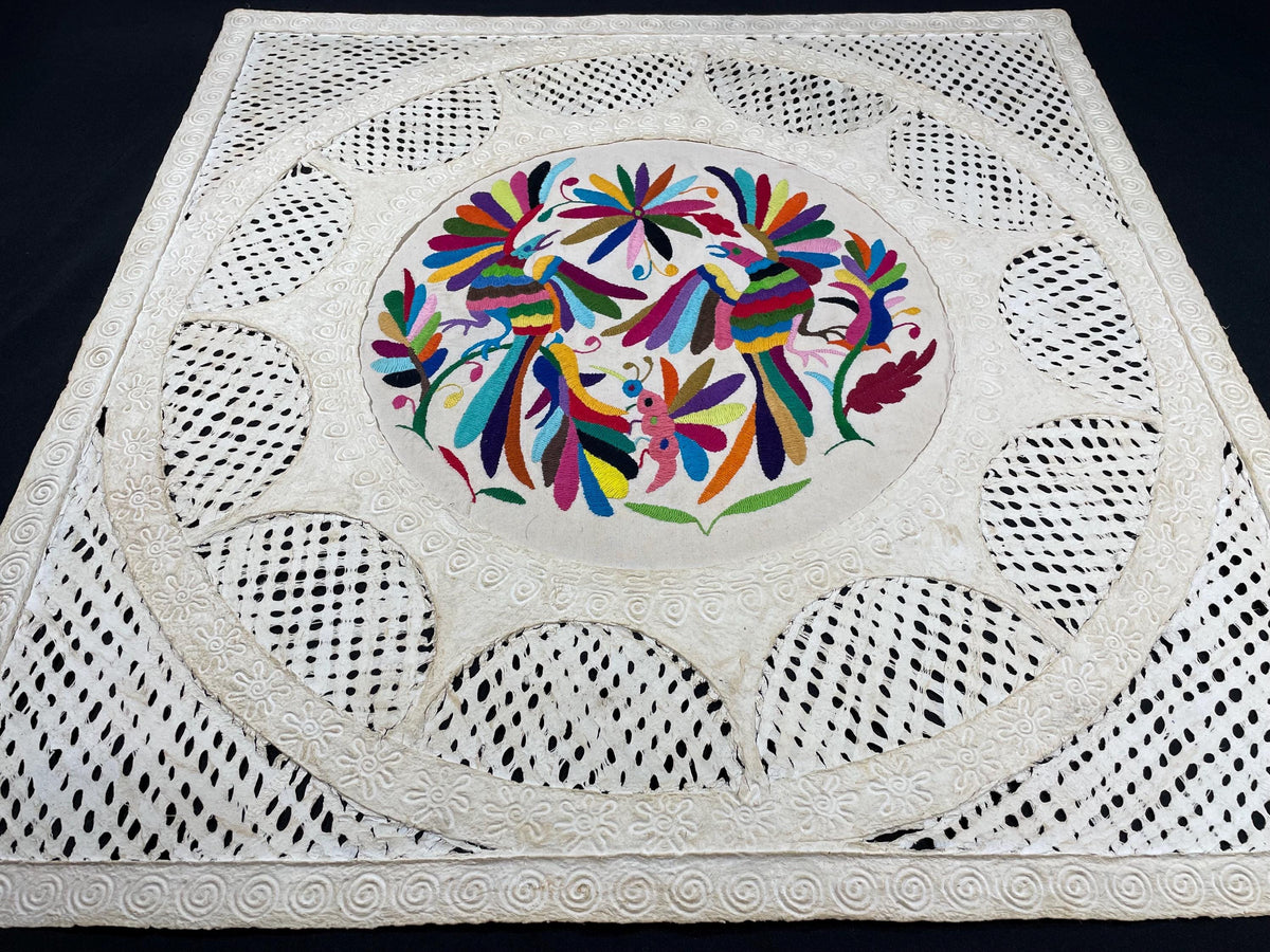Arte Mural Mexicano en Papel Amate y Bordado Tenango Hecho a Mano-XL 31 x 31-Arte Otomí Moderno (SIN MARCO)