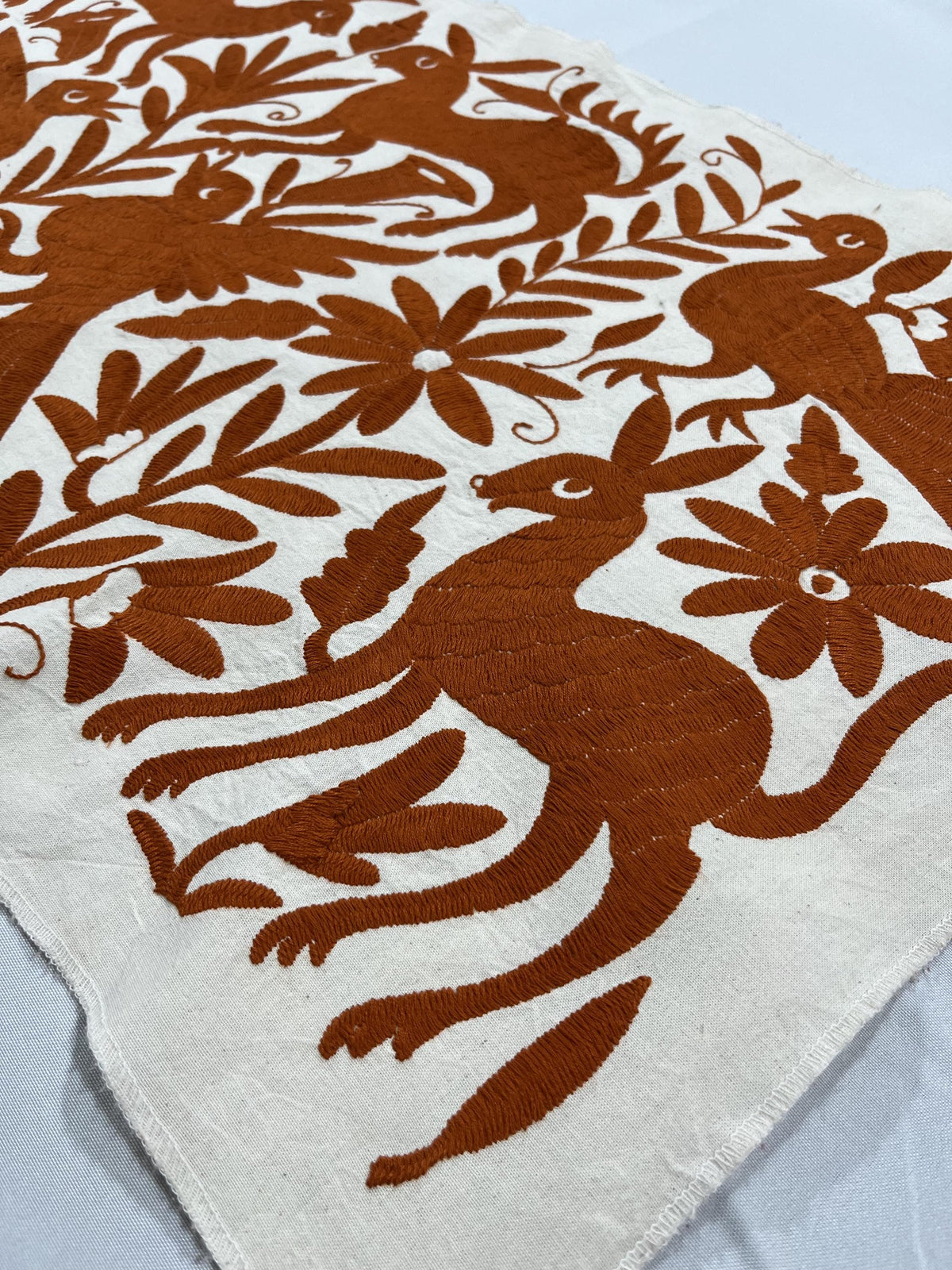 Gran Bordado Tenango Hecho a Mano-Bordado Otomí  en Color Ladrillo XL 95 cm x 45 cm-Tapizado Mexicano Moderno (SIN MARCO)
