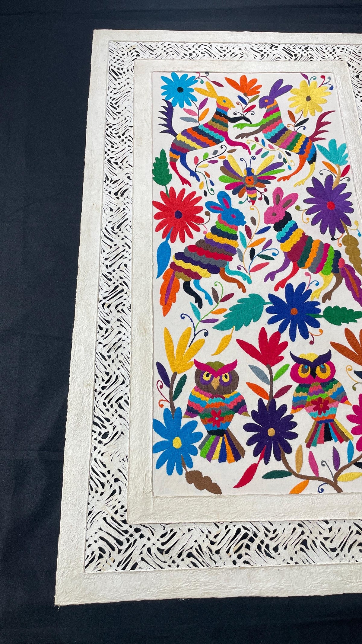 Enorme Arte Mural Mexicano en Papel Amate y Bordado Tenango Hecho a Mano-Arte Otomi Moderno XXL 47.2 in x 27.5 in (SIN MARCO)