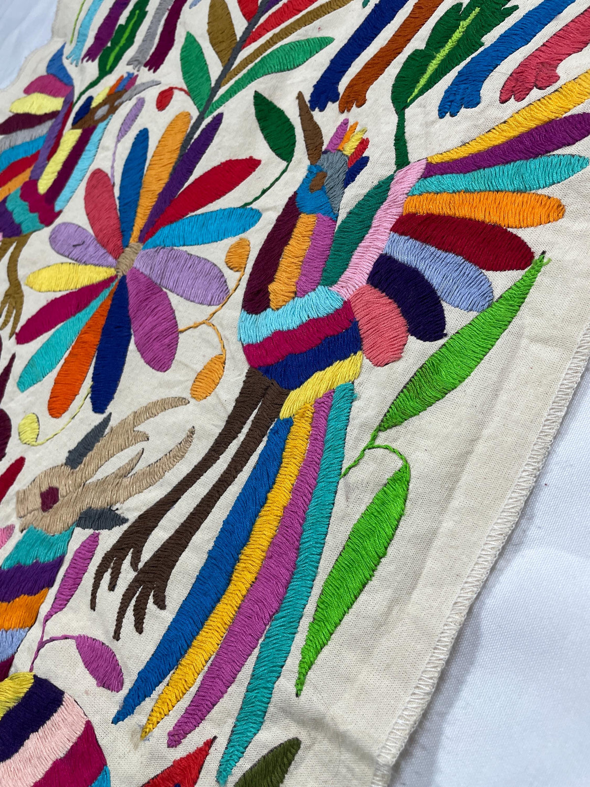 Tapizado Tenango Bordado y Hecho a Mano-Textil Mexicano Moderno en Vertical de  Varios Colores Combinados en XL 97 cm x 45 cm (SIN MARCO)