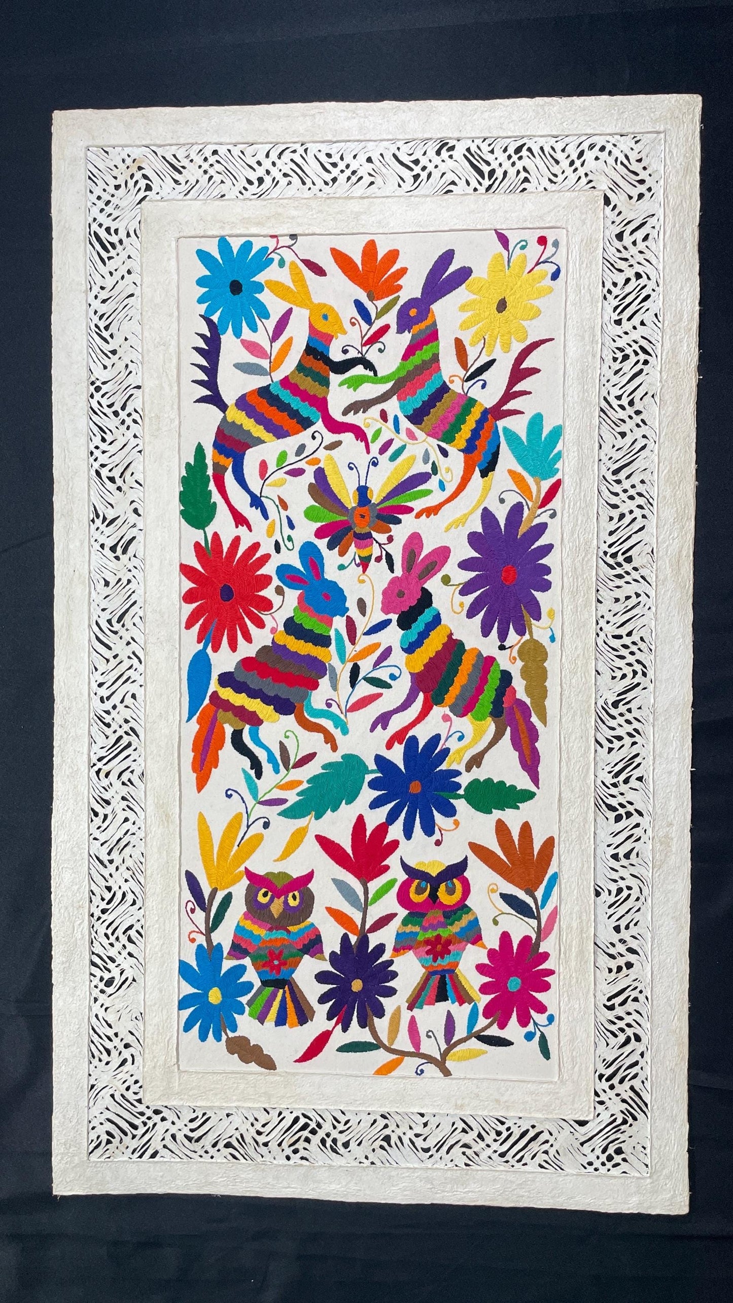 Enorme Arte Mural Mexicano en Papel Amate y Bordado Tenango Hecho a Mano-Arte Otomi Moderno XXL 47.2 in x 27.5 in (SIN MARCO)