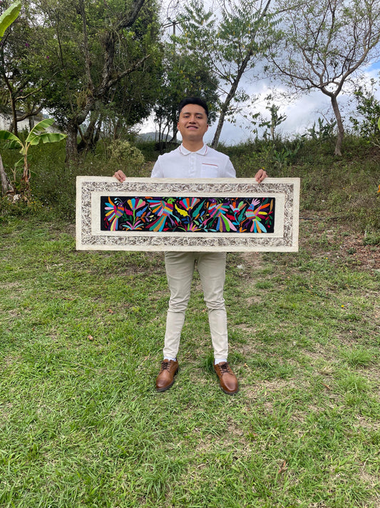 Arte Mural Mexicano en Papel Amate con Bordado de Tenango Hecho a Mano- 47,2 x 15,7-Arte Bordado Otomí Moderno (SIN MARCO)