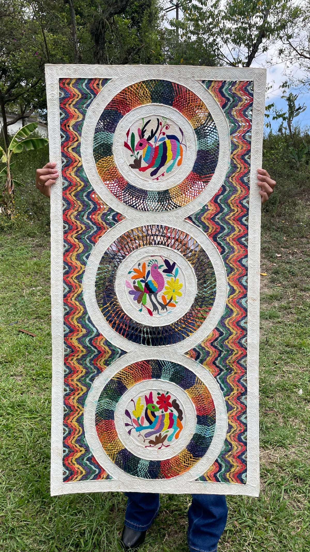 Arte Mural Mexicano en Papel Amat Teñido con Bordado Tenango Hecho A Mano-Arte Otomí Moderno XXL de 47.2 in X 23.6 in (SIN MARCO)