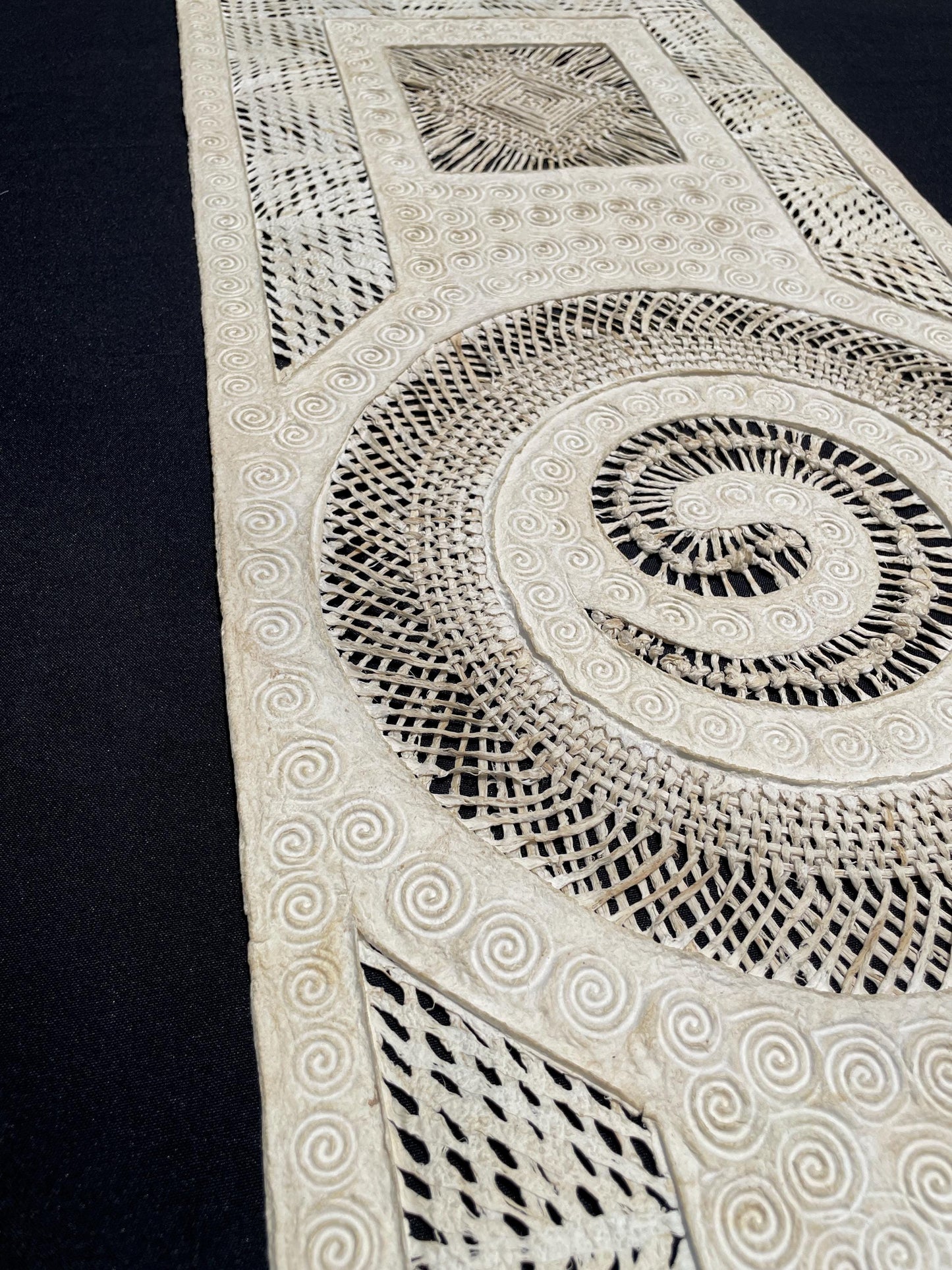 Arte Mural Mexicano en Papel Amate Hecho a Mano,Obra Contemporánea en Fibras Naturales,Diseño Orgánico Exclusivo 120 x 40 cm (SIN MARCO)