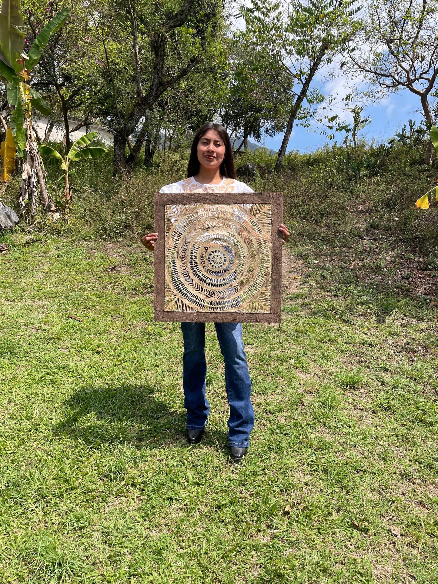 Arte Mural Mexicano Moderno Hecho a Mano en Papel Amate–Arte Moderno Otomí de 23 x 23 (SIN MARCO)