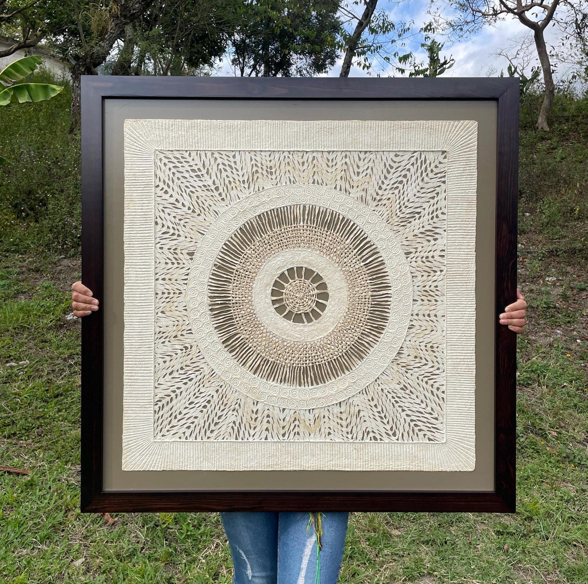 Arte Mural en Papel Amate ENMARCADO Listo para Colgar en Madera de Pino, Arte Otomi Moderno  34.6 in x 34.6 in