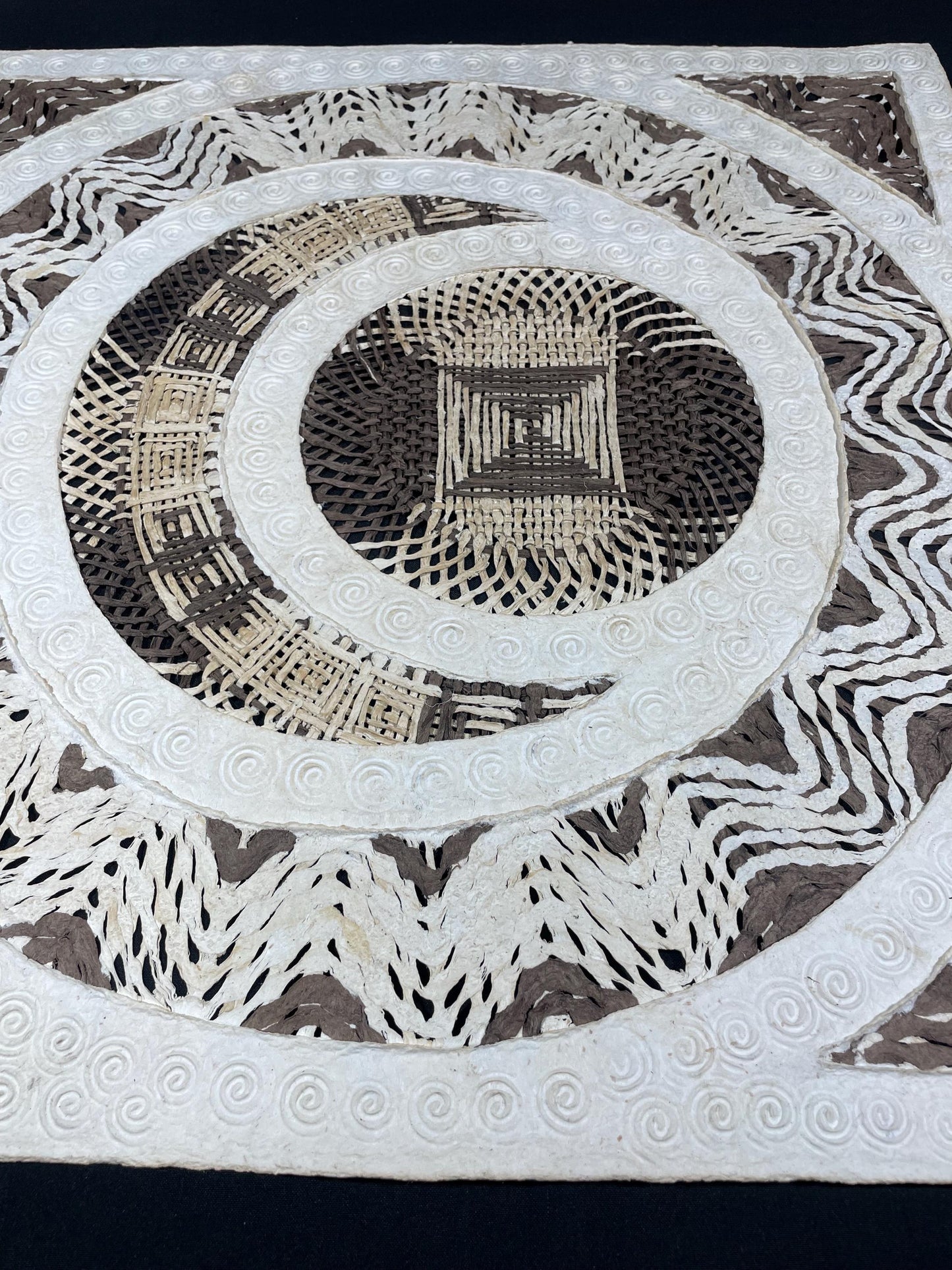 Arte Mural Mexicano en Papel Amate Hecho a Mano–Arte Mexicano Moderno Grande de 23 x 23 (SIN MARCO)