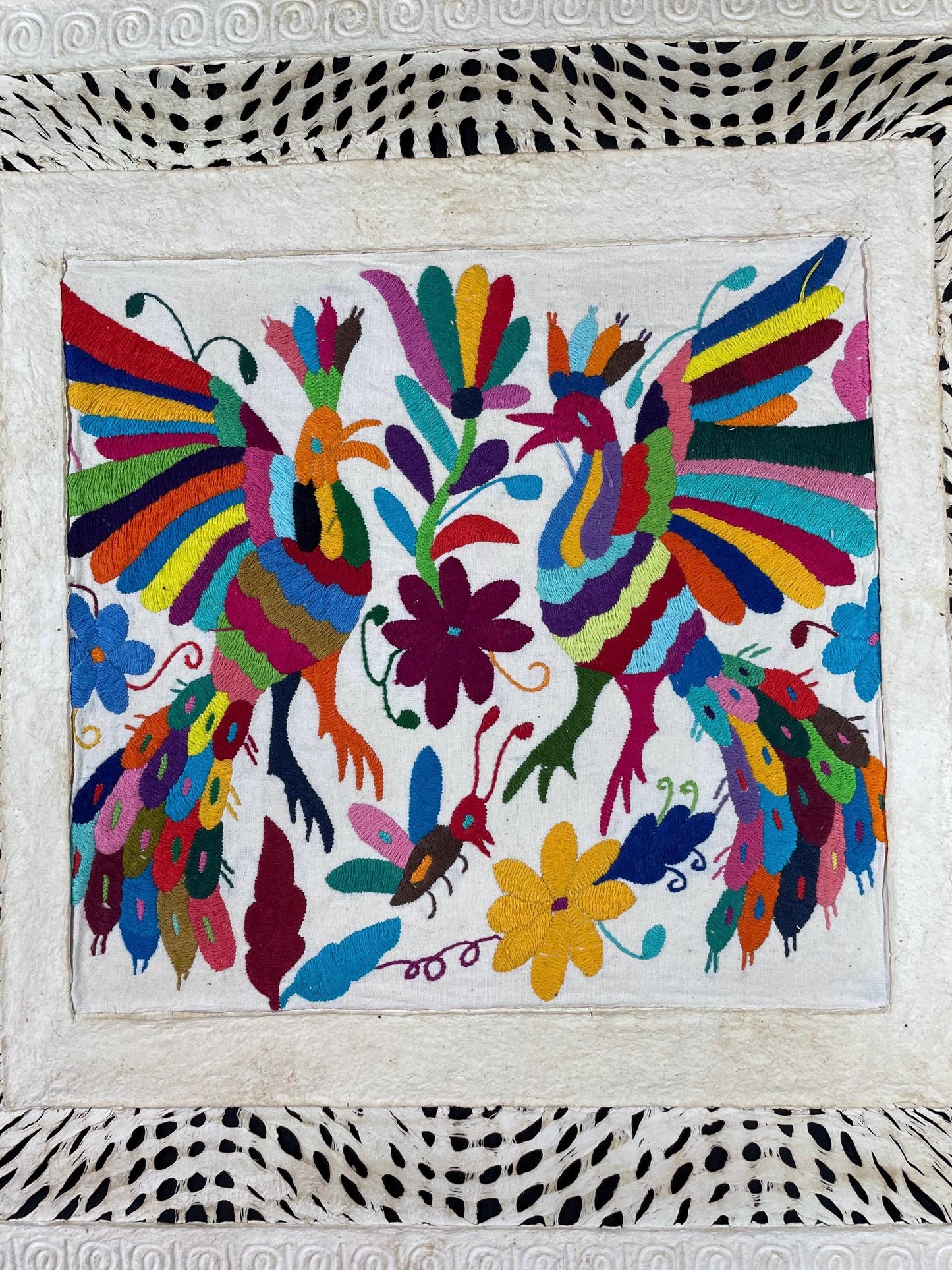 Arte Mural Mexicano en Papel Amate y Bordado Tenango Hecho a Mano-XL 31 x 31 Arte Otomí Moderno (SIN MARCO)