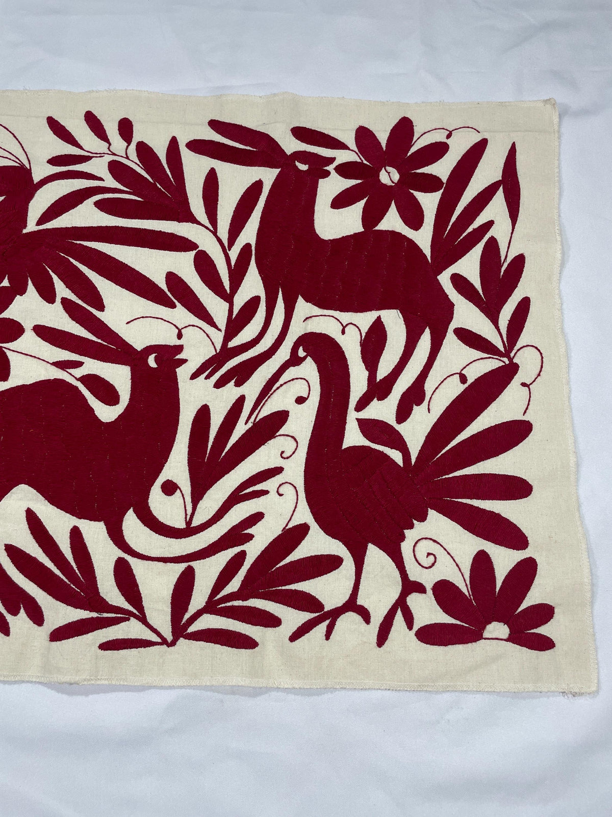 Bordado Tenango Hecho a Mano-Tapizado Otomí  en Color Vino XL 96 cm x 47 cm-Arte Mexicano Moderno (SIN MARCO)