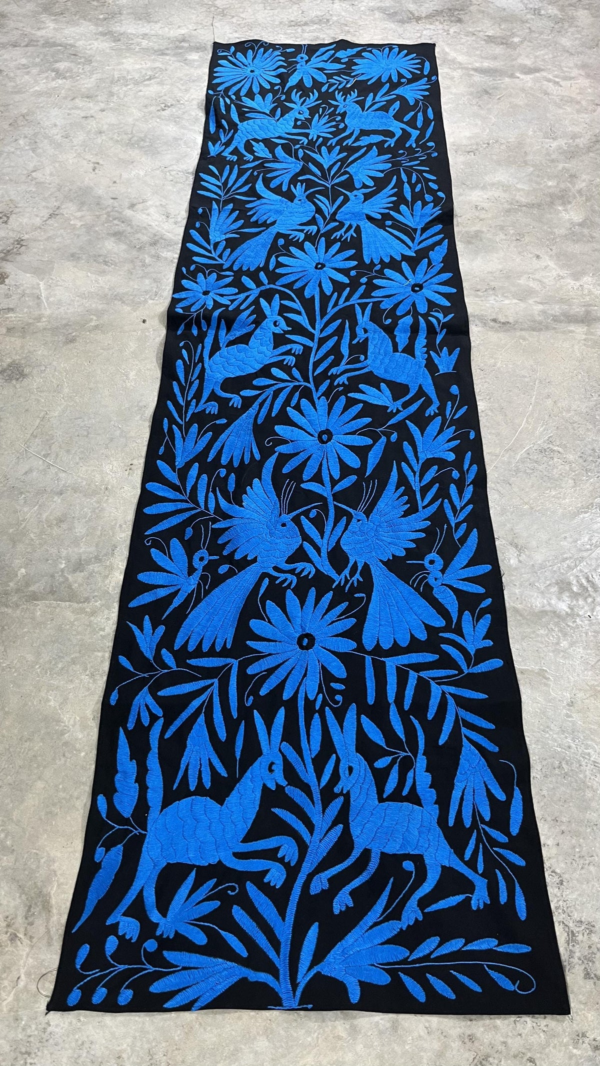 Enorme Bordado Tenango Hecho a Mano en Color Azul  Turquesa o Rojo-Tapizado Otomi-Textil Mexicano XXL  (SIN MARCO)