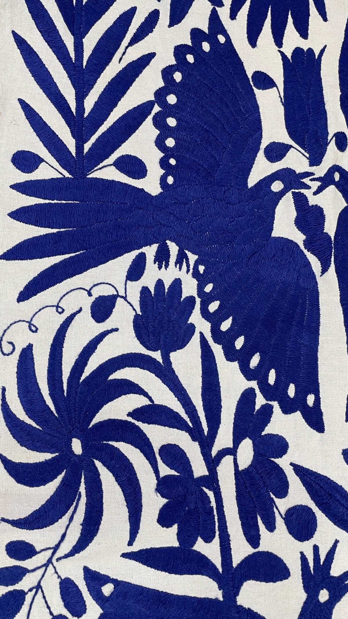 Enorme Bordado Tenango Hecho a Mano en Color Azul-Tapizado Otomi XXL 189 cm x 43 cm (SIN MARCO)