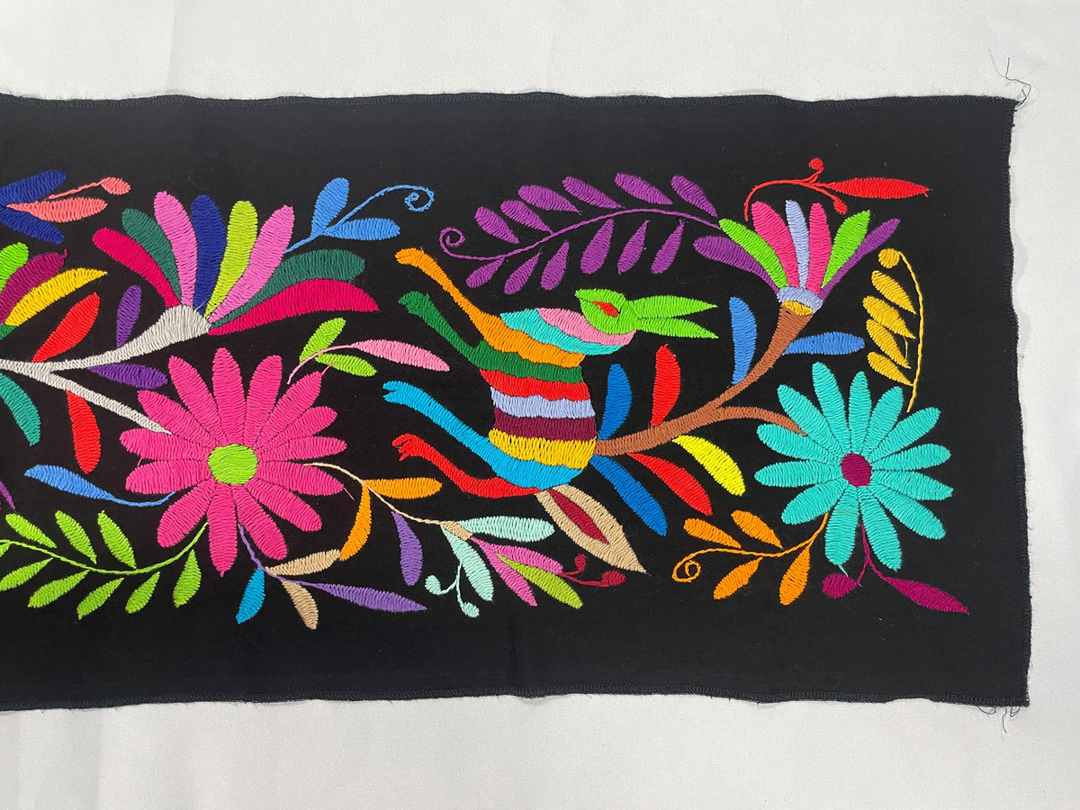 Bordado Tenango Hecho a Mano-Tapizado Otomi XL 107 cm x 30 cm, Arte Mexicano en Multicolor en Formato Vertical (SIN MARCO)