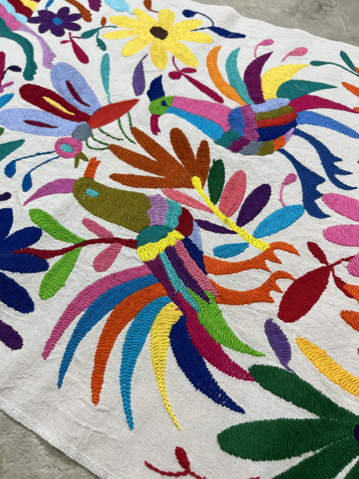 Enorme Bordado Tenango Hecho a Mano en Multicolor-Bordado Otomi en Vertical XXL 191 x 45 cm (SIN MARCO)