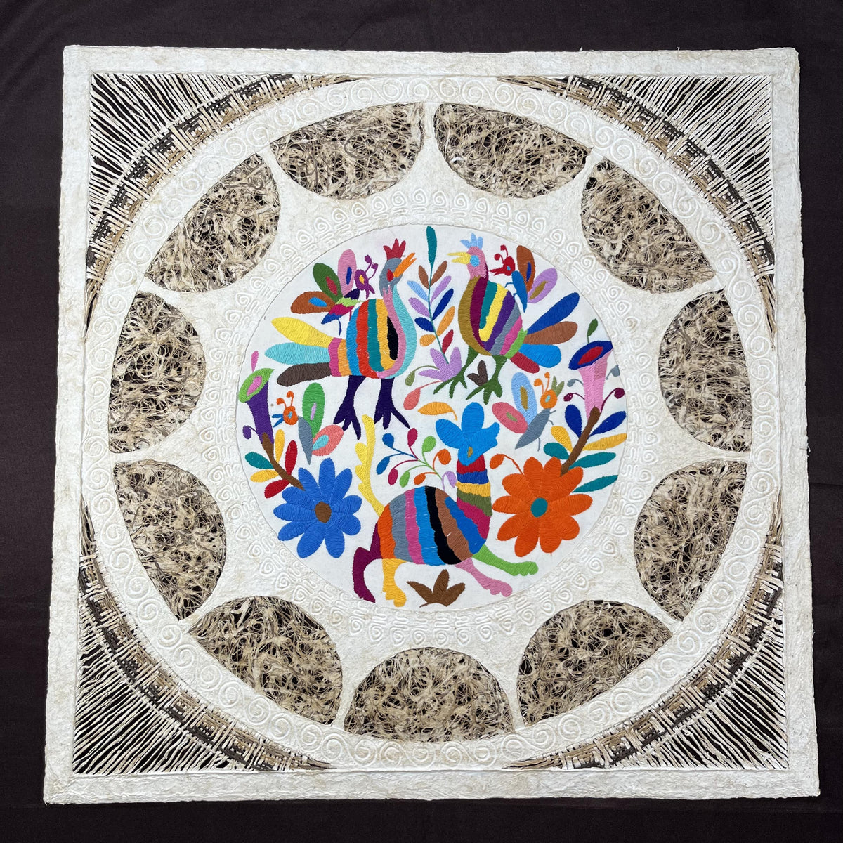 Arte Mural Mexicano Moderno en Papel Amate Hecho a Mano con Bordado Tenango XL de 31.4 in x 31.4 Pulgadas-Arte Otomi Moderno (SIN MARCO)