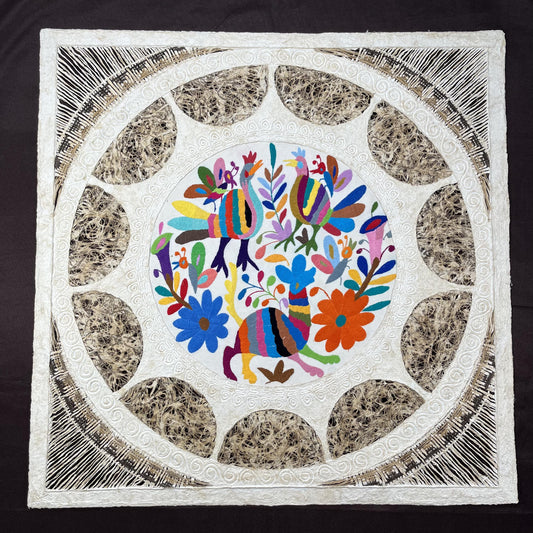 Arte Mural Mexicano Moderno en Papel Amate Hecho a Mano con Bordado Tenango XL de 31.4 in x 31.4 Pulgadas-Arte Otomi Moderno (SIN MARCO)