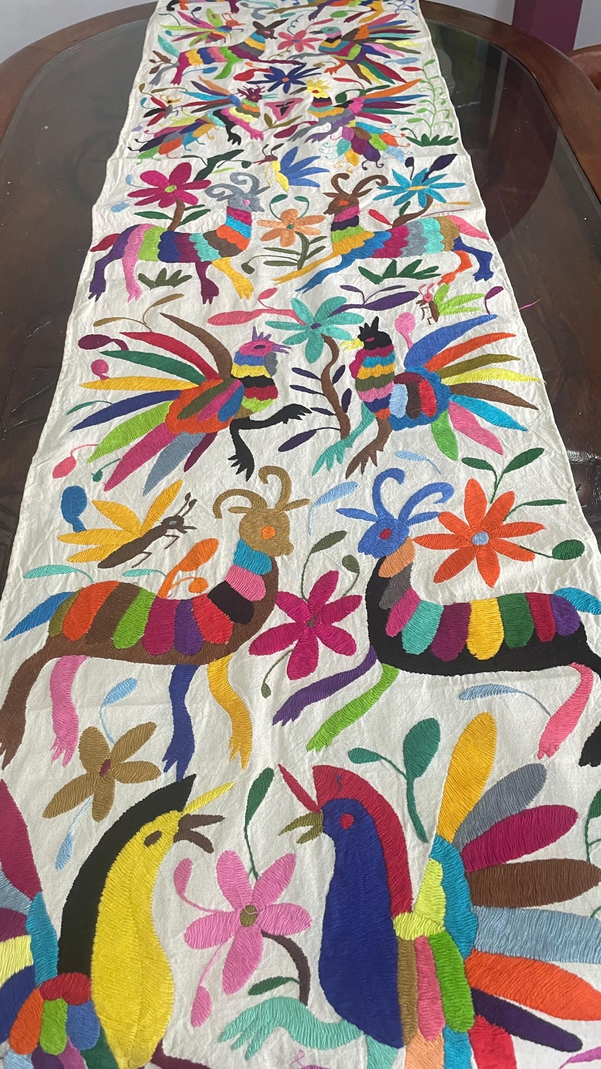 Tapizado Otomi Hecho y Bordado a Mano en Multicolor-Tapizados Tenangos/Camino de Mesa  XXL 182 cm x 44 cm