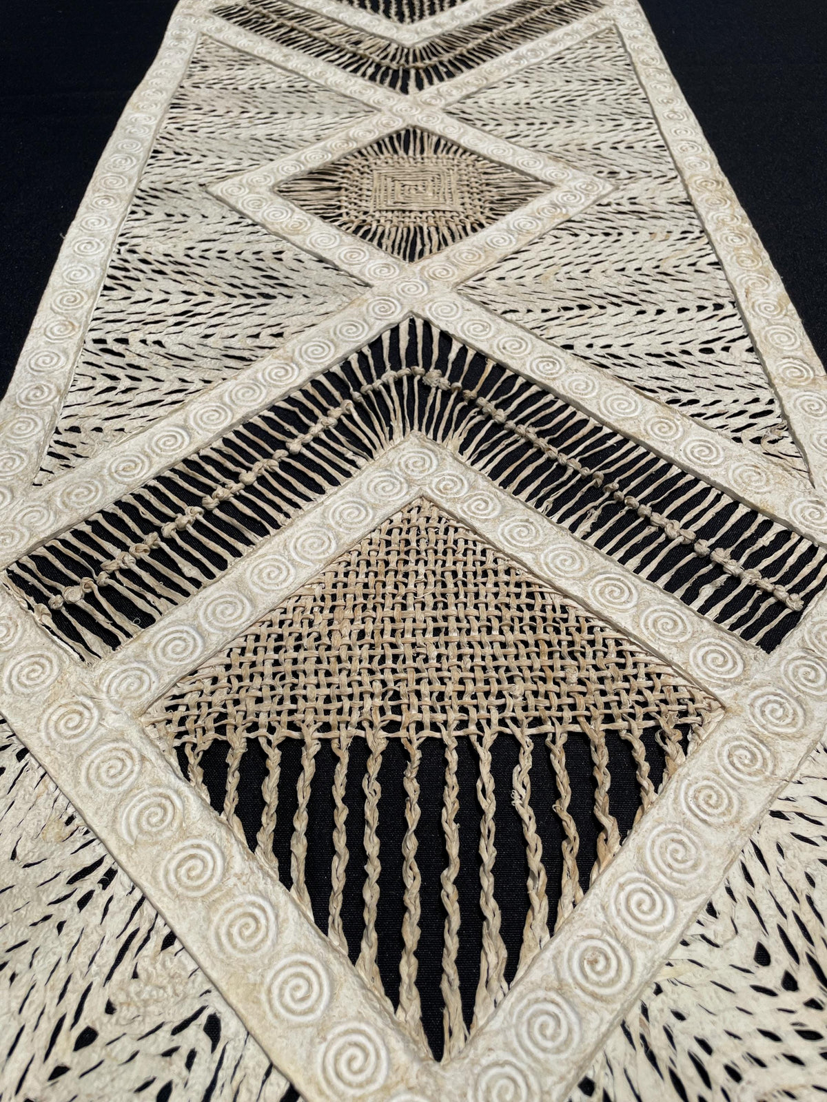 Arte Mural Mexicano en Papel Amate Hecho a Mano, Arte Moderno Otomi,  47.2 x 15.7 in (SIN MARCO) Tejido Diamantes y Nudos