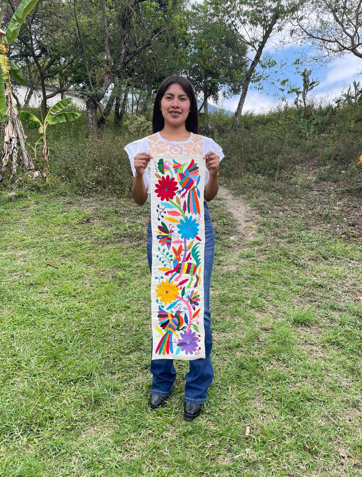 Bordado Tenango Hecho a Mano-Bordado Otomí XL 95 cm x 24 cm-Arte Mexicano en Multicolor de Forma Vertical (SIN MARCO)