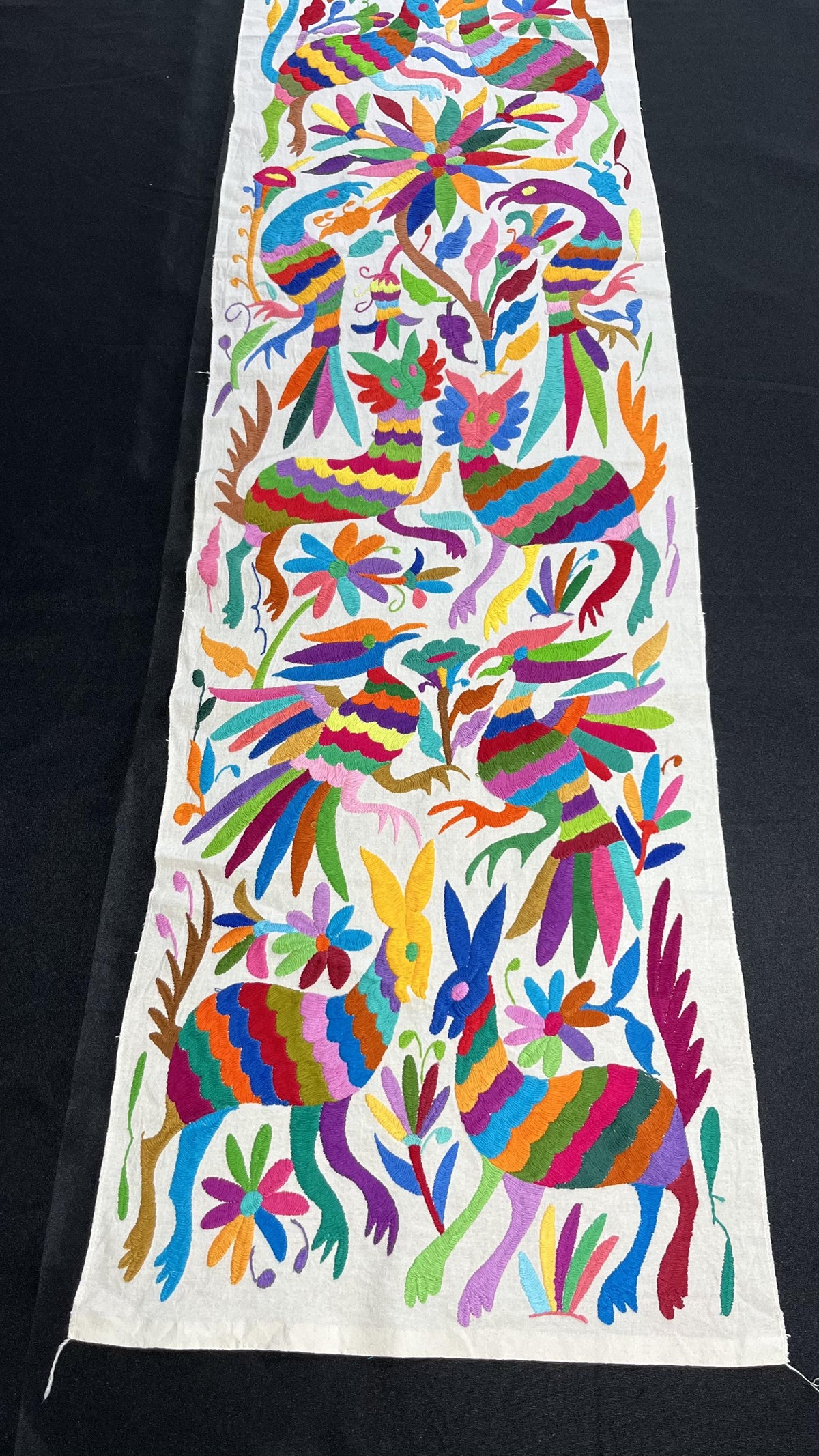 Bordado Tenango Hecho a Mano-Textil Otomi XXL 192 cm x 43 cm-Arte Mexicano en Multicolor en Forma Vertical (SIN MARCO)