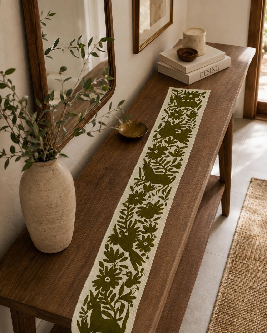Bordado Otomi Hecho a Mano en Verde Olivo, Comino de Mesa, Tenango Decorativo XXL 192 cm x 22 cm