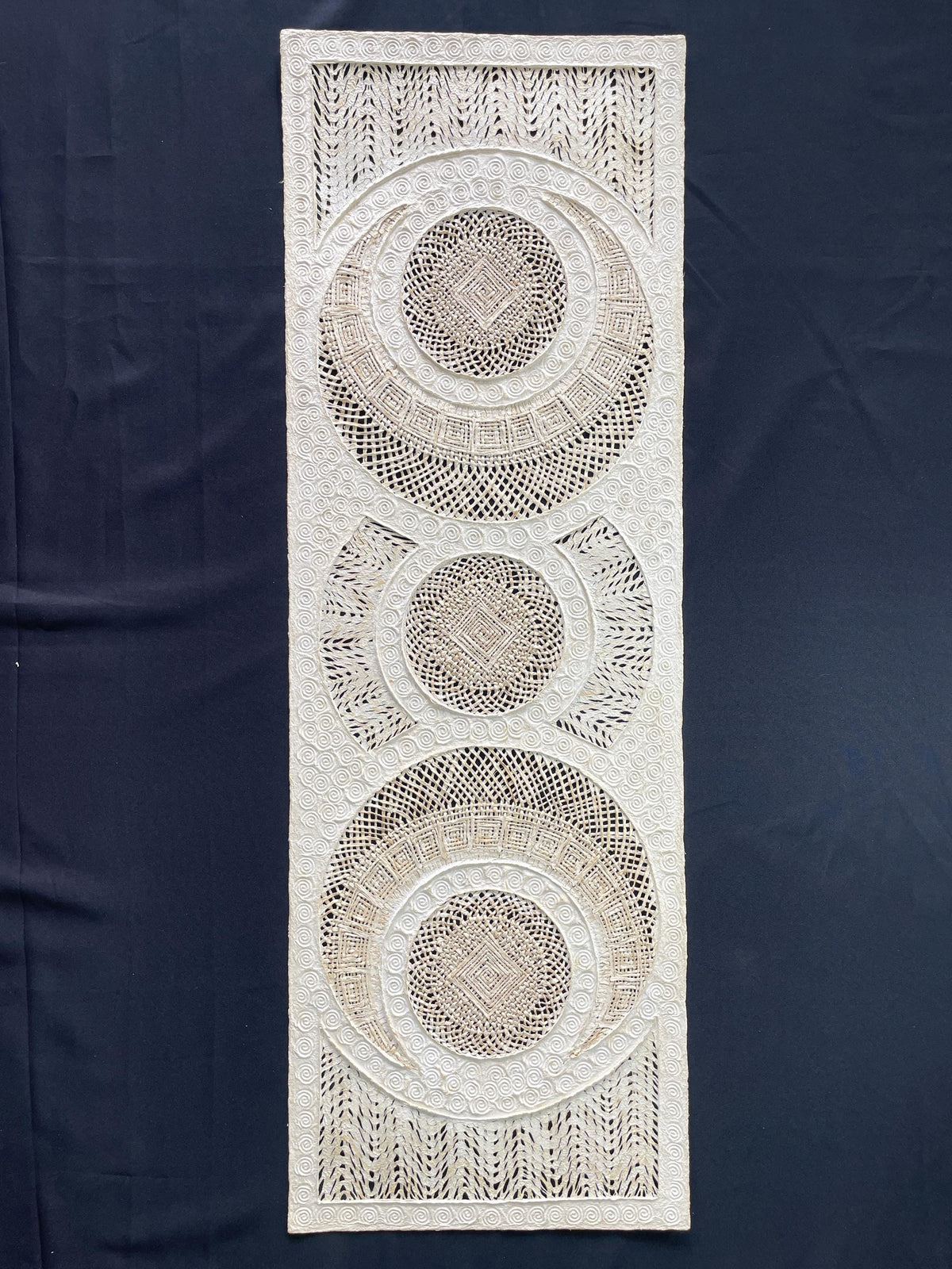 Arte Mural Mexicano Hecho a Mano de Papel Amate–Arte Mexicano Moderno, 47.2 x 15.7 in (SIN MARCO) Tejido de Eclipses y Círculos