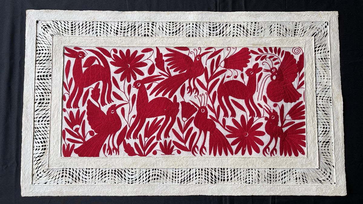 Enorme Arte Mural Mexicano Moderno en Papel Amate con Bordado Tenango Hecho A Mano en Color RojoXXL 47.2 in X 27.5 in (SIN MARCO)