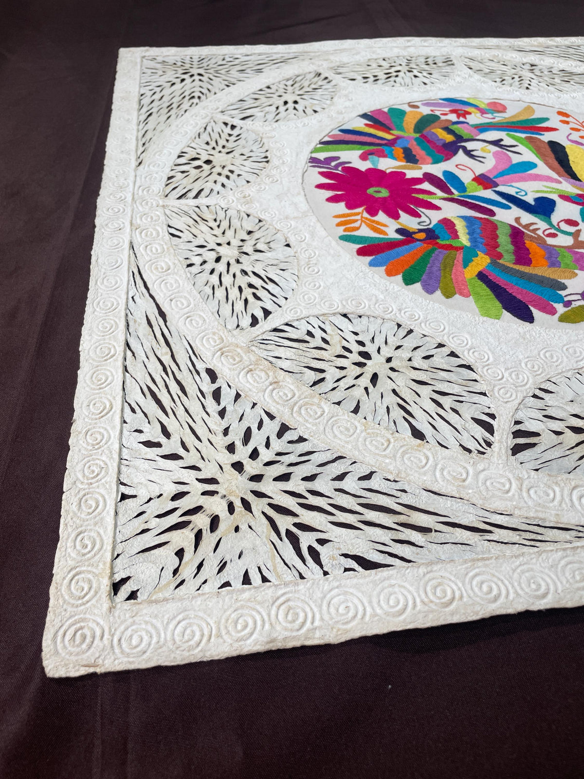 Arte Mural en Papel Amate Fusionado con Bordado Tenango Hecho a Mano-XL 31 x 31-Arte Mexicano Moderno (SIN MARCO)