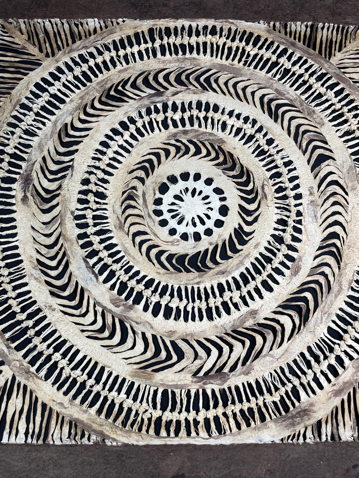 Arte Mural Mexicano Moderno Hecho a Mano en Papel Amate–Arte Moderno Otomí de 23 x 23 (SIN MARCO)