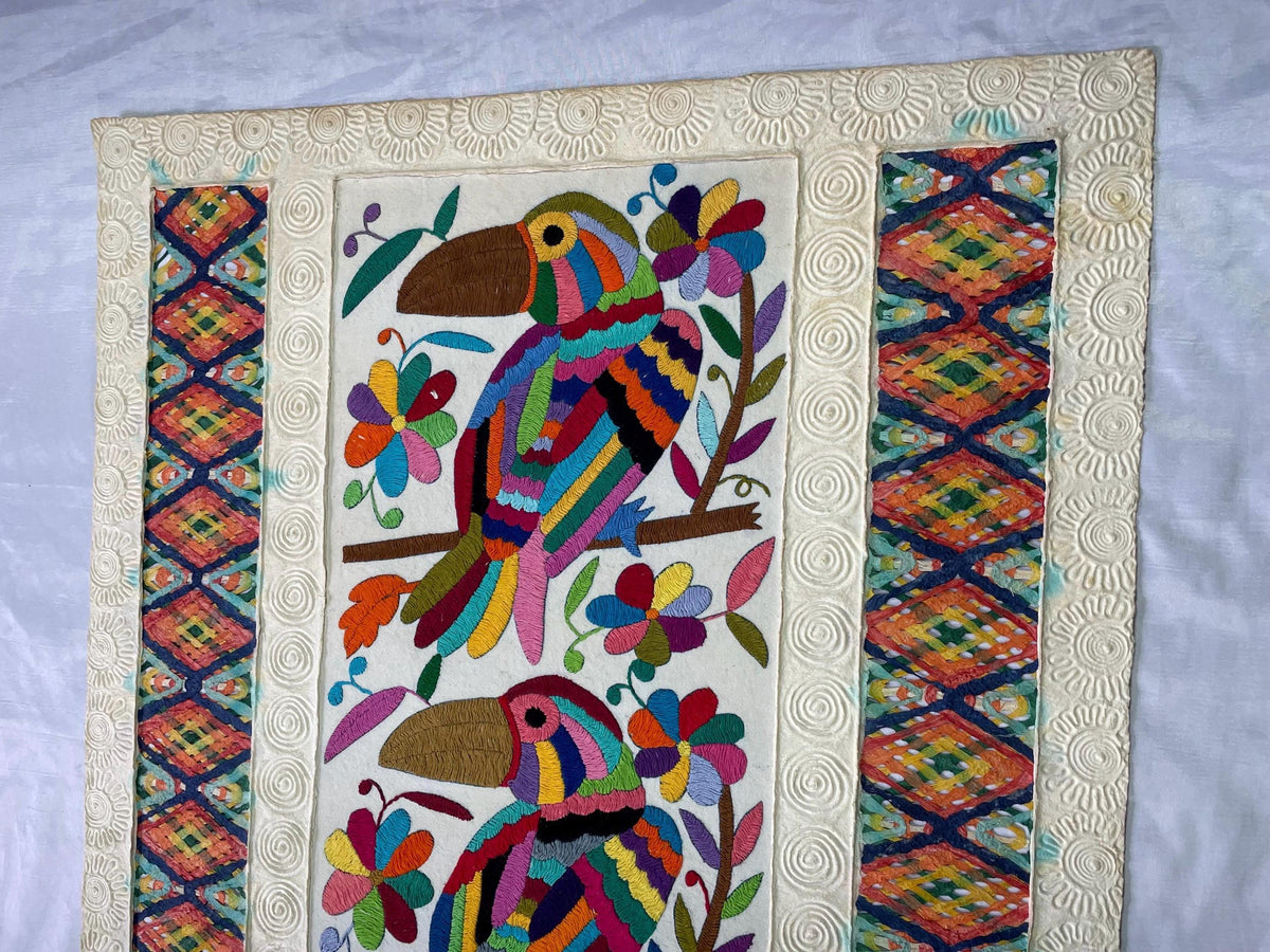 Arte Mural Mexicano en Papel Amate  y Bordado Tenango Hecho a Mano-Arte Otomi Moderno Teñido XXL 42.7 in x 23.6 in (SIN MARCO)