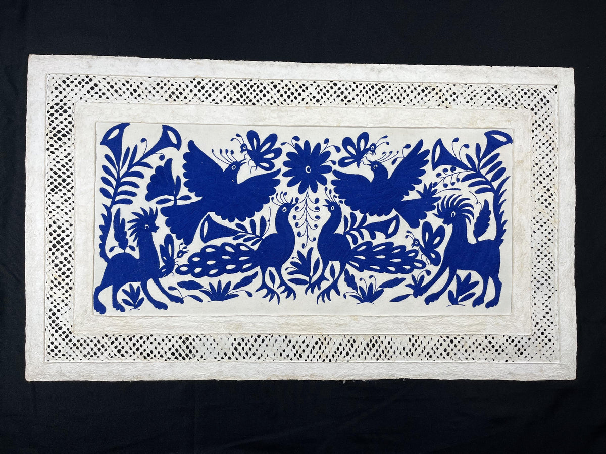 Arte Mural Mexicano en Papel Amate con Bordado Tenango Hecho a Mano, Color Azul XXL 47.2 in X 27.5 in (SIN MARCO)