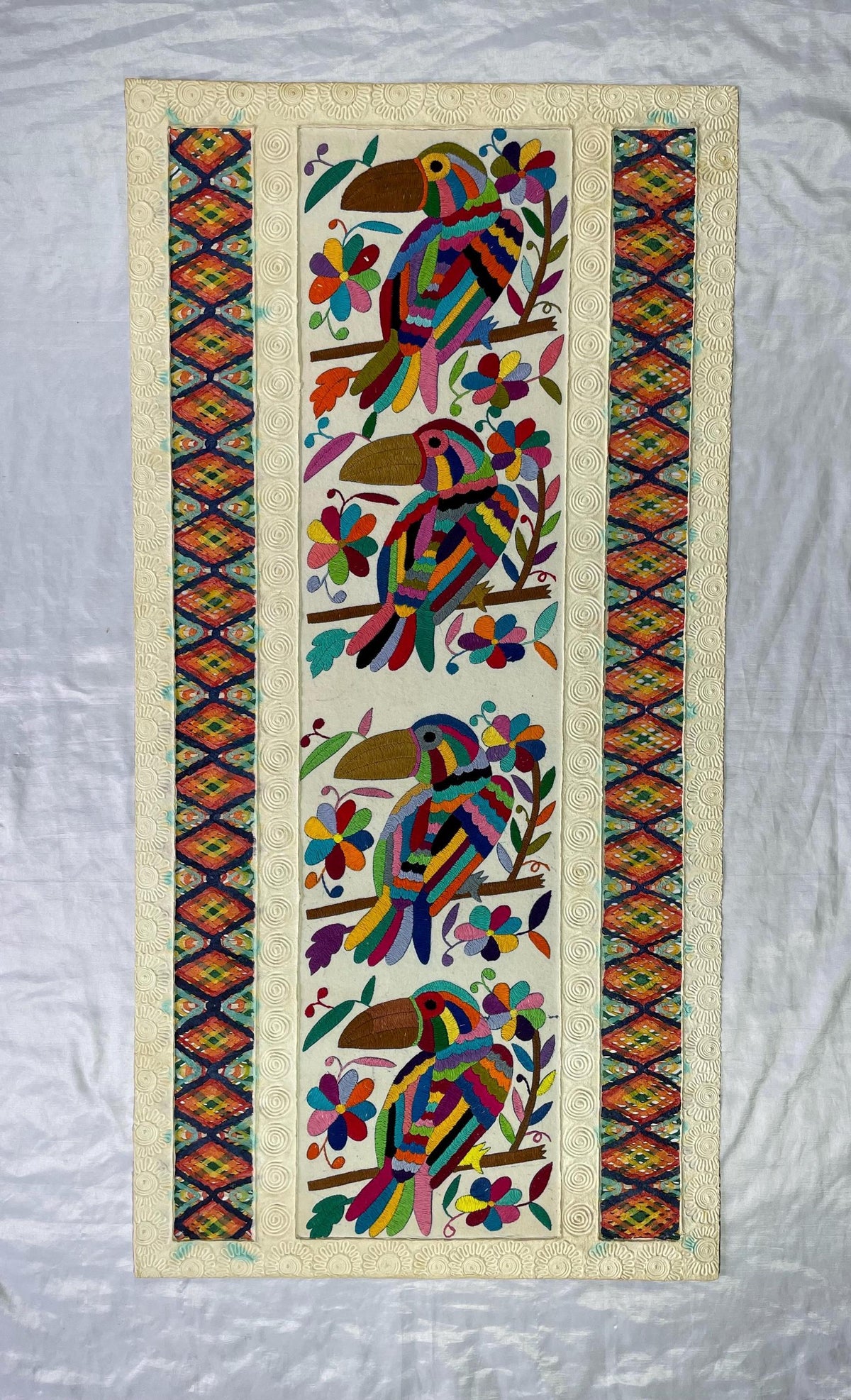 Arte Mural Mexicano en Papel Amate  y Bordado Tenango Hecho a Mano-Arte Otomi Moderno Teñido XXL 42.7 in x 23.6 in (SIN MARCO)