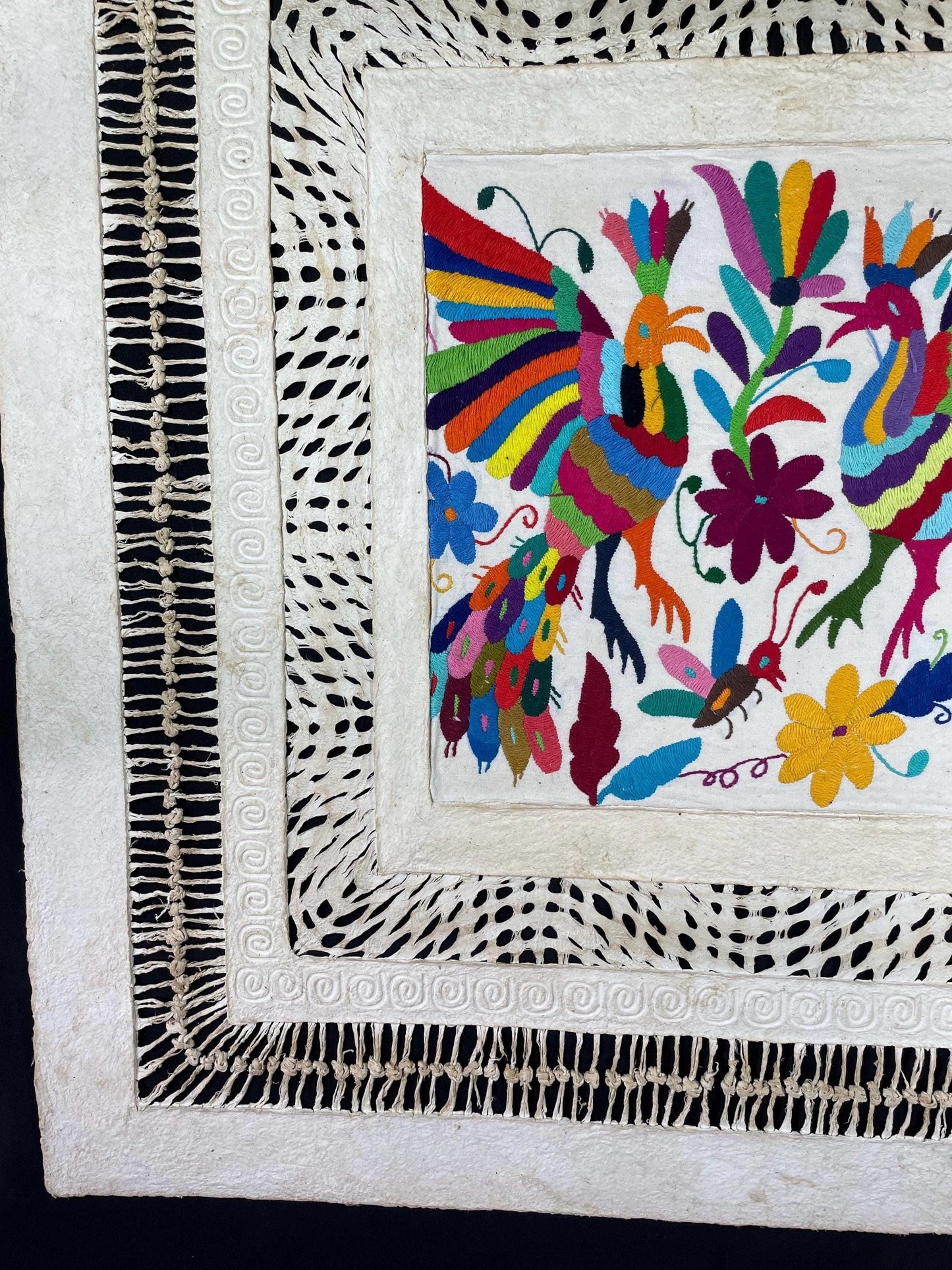 Arte Mural Mexicano en Papel Amate y Bordado Tenango Hecho a Mano-XL 31 x 31 Arte Otomí Moderno (SIN MARCO)
