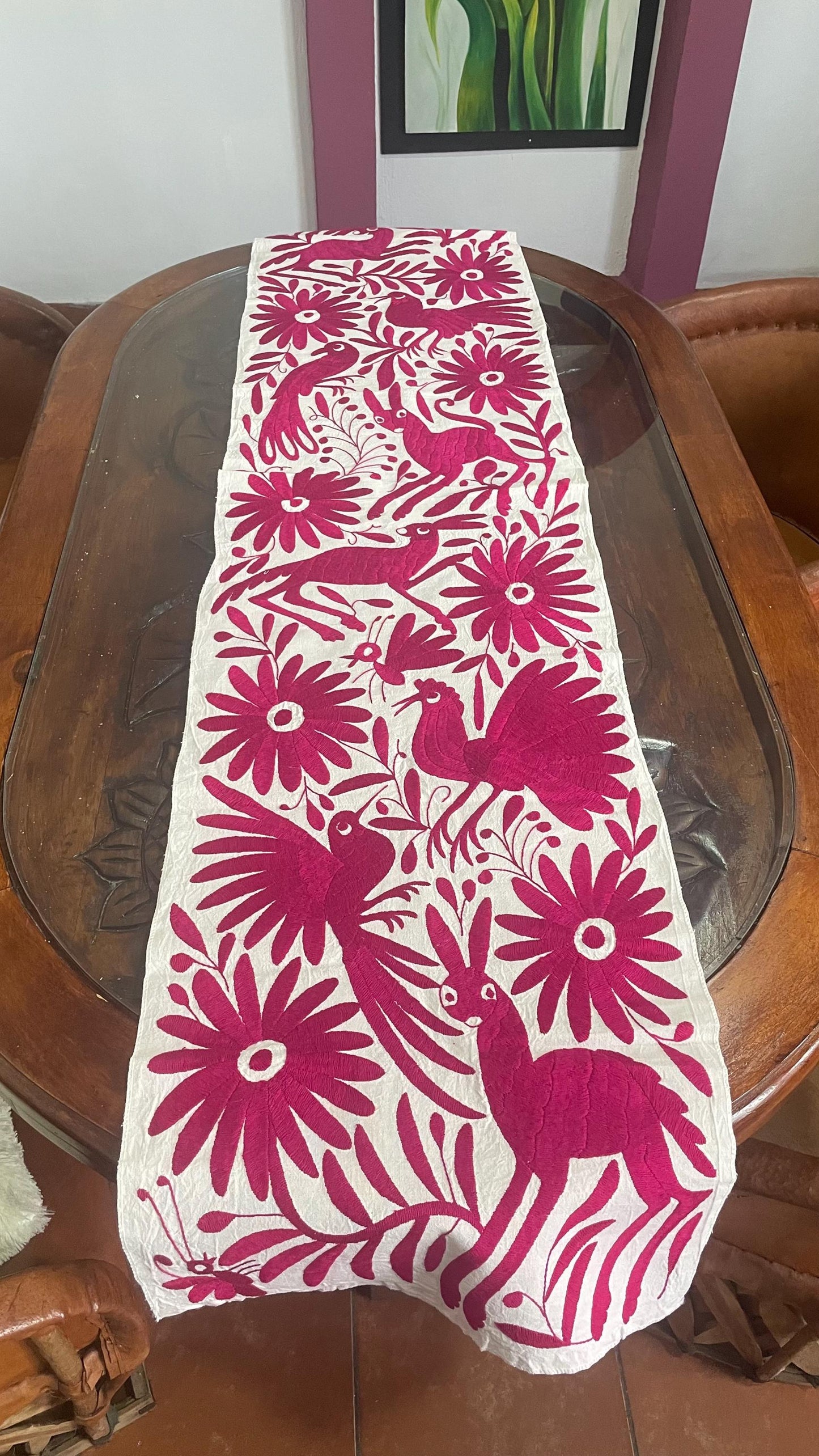 Enorme Bordado Tenango Hecho a Mano en Color Rosa-Camino de Mesa Otomí, Tapizado Tenango XXL 190 cm x 42 cm  (SIN MARCO)