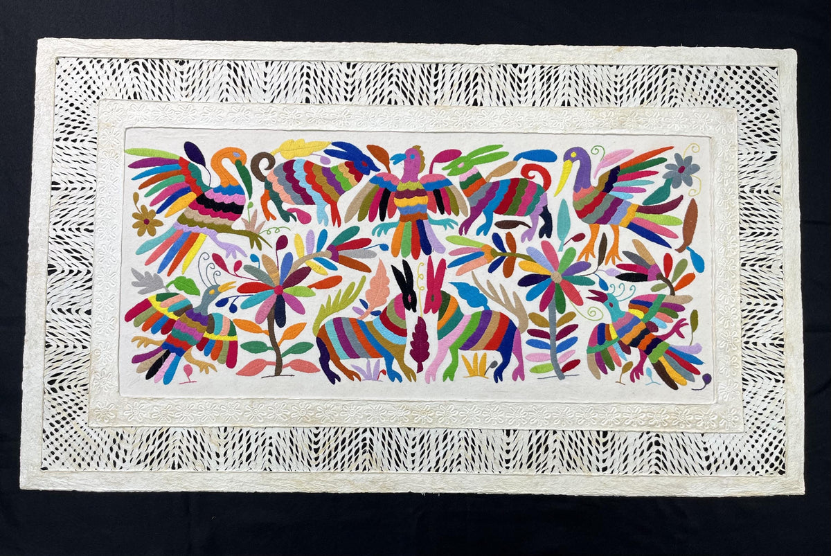 Arte Mural Mexicano Hecho a Mano en Papel Amate y Bordado Tenango-Arte Otomi Moderno en Formato Horizontal XXL 47.2 x 27.5 (SIN MARCO)