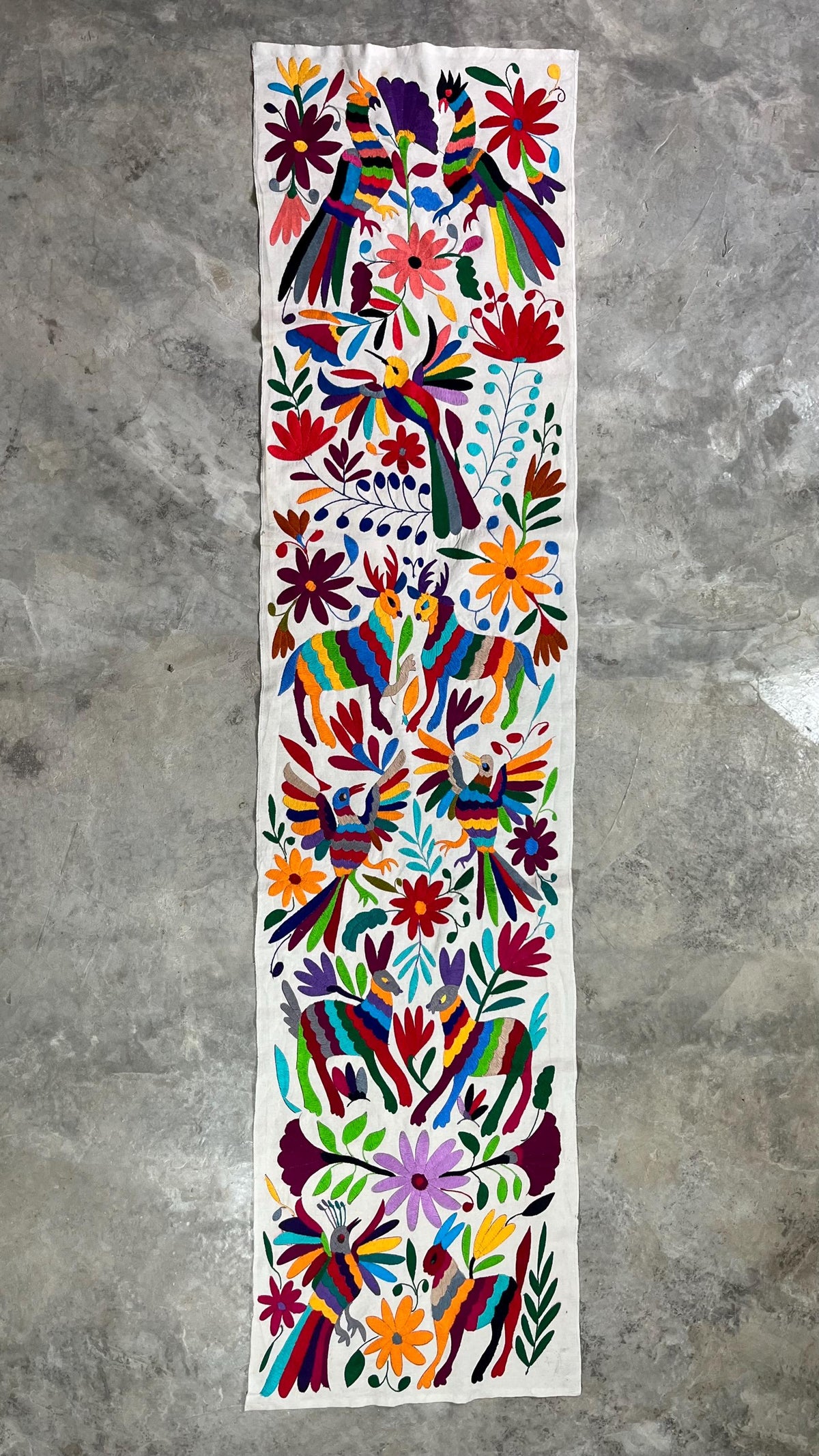 Enorme Bordado Tenango Hecho a Mano en Multicolor-Bordado Otomi en Vertical XXL 75.1  x 17.7 in
