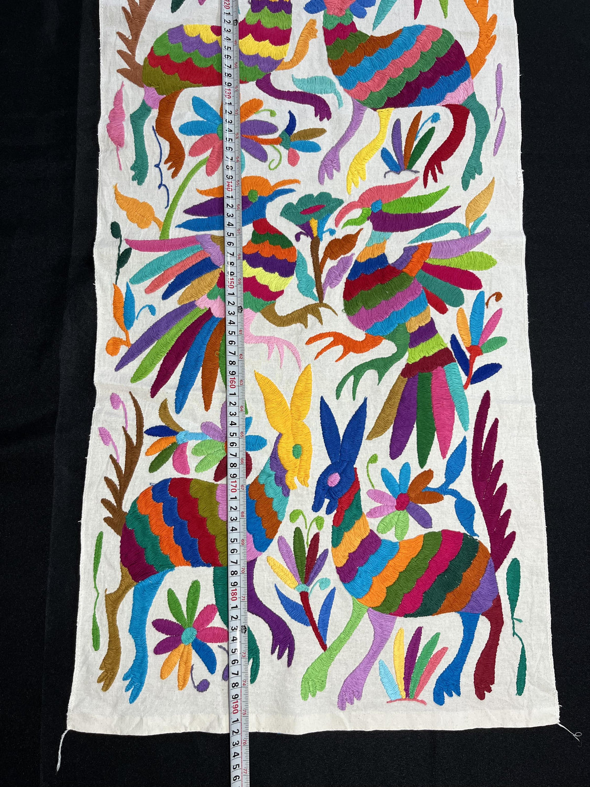 Bordado Tenango Hecho a Mano-Textil Otomi XXL 192 cm x 43 cm-Arte Mexicano en Multicolor en Forma Vertical (SIN MARCO)