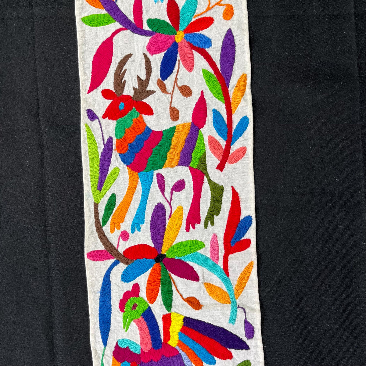 Bordado Tenango Hecho a Mano-Bordado Otomi XL 94 cm x 19 cm-Arte Mexicano en Multicolor (SIN MARCO)