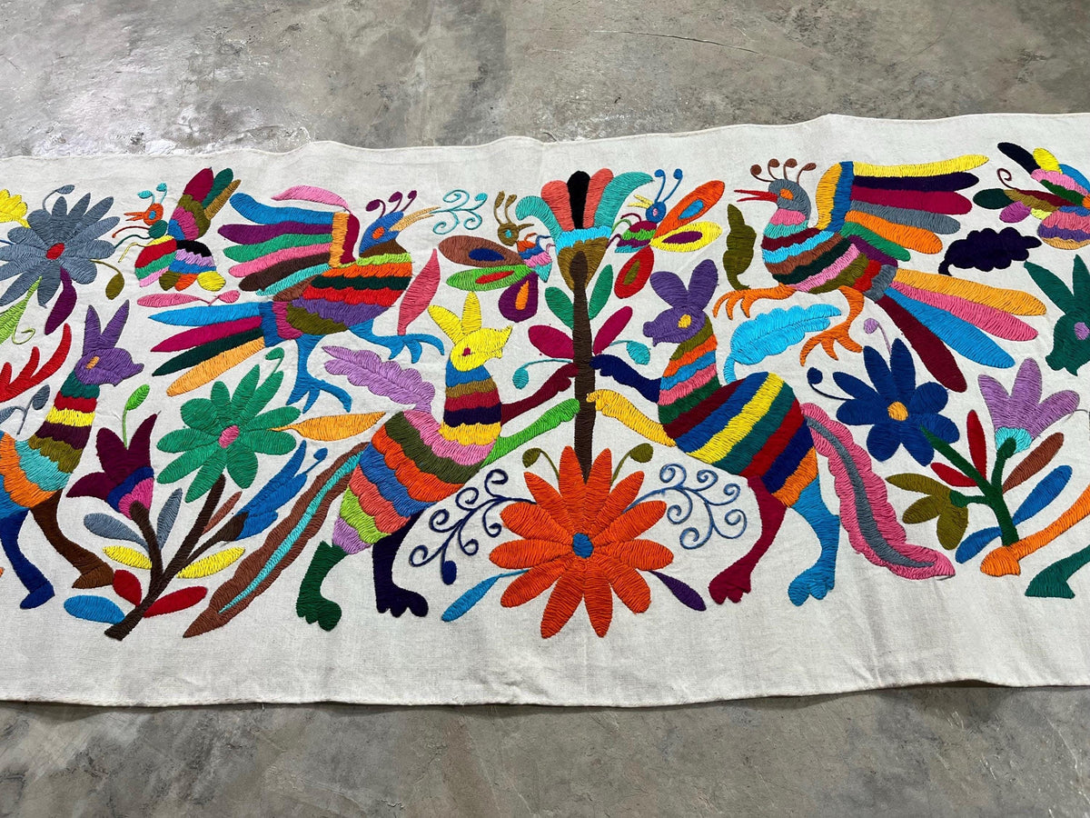Enorme Bordado Tenango Hecho a Mano en Multicolor-Tapizado Otomi XXL 191 cm x 45 cm (SIN MARCO)