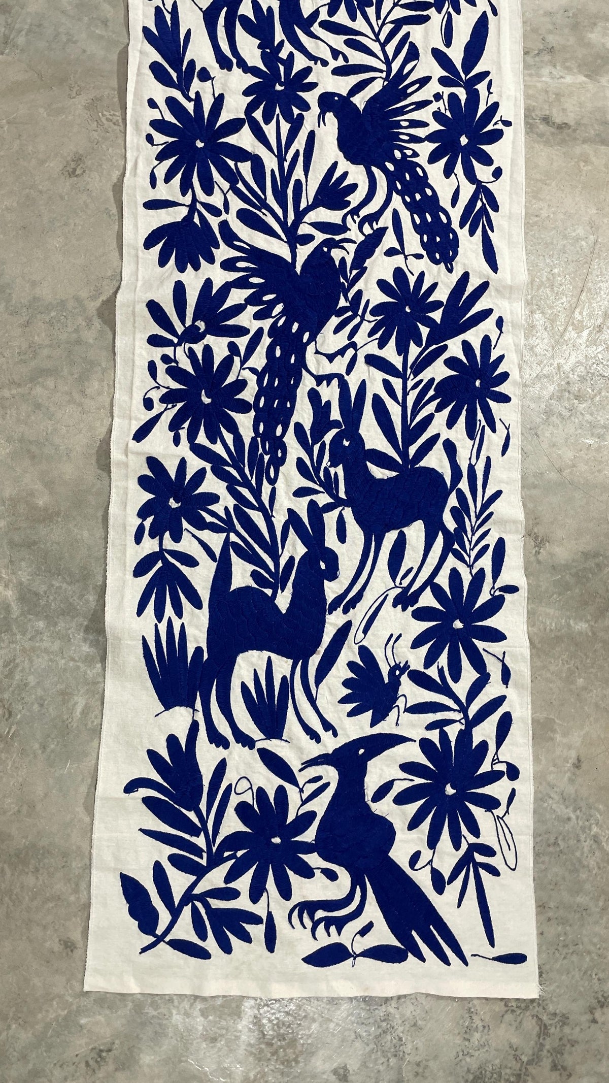 Enorme Bordado Tenango Hecho a Mano en  Color Azul Marino-Tapiz Otomi en en Formato Vertical XXL 189 cm x 44 cm-Arte Mexicano (SIN MARCO)