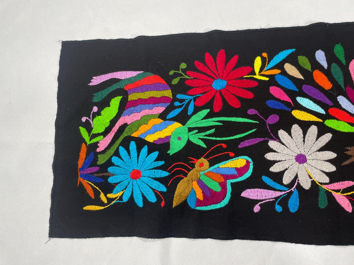 Bordado Tenango Hecho a Mano-Tapizado Otomi XL 107 cm x 30 cm, Arte Mexicano en Multicolor en Formato Vertical (SIN MARCO)