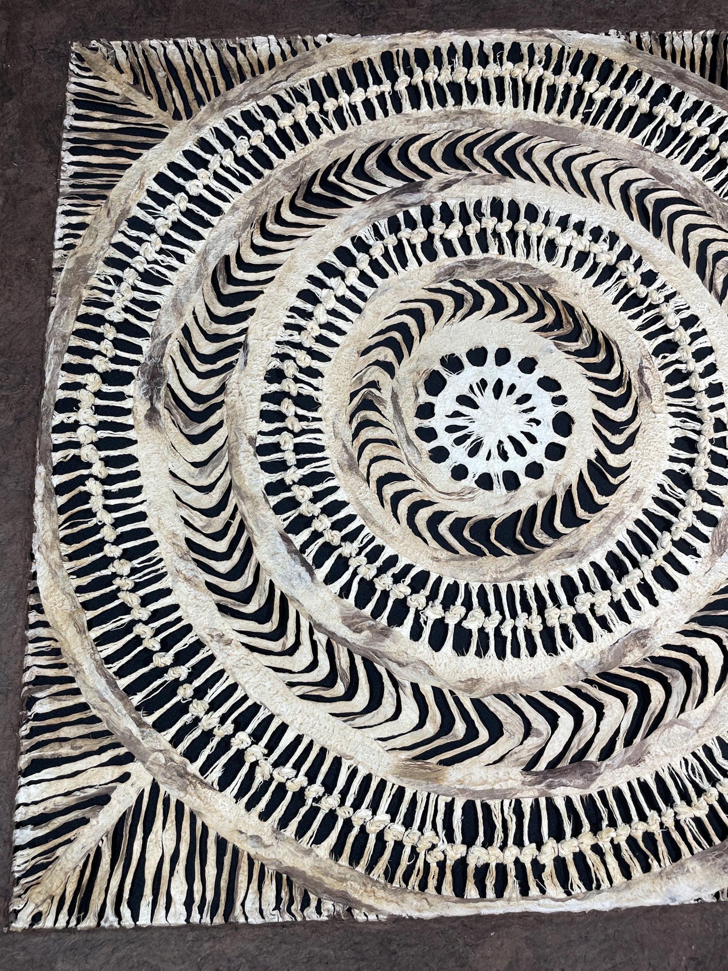 Arte Mural Mexicano Moderno Hecho a Mano en Papel Amate–Arte Moderno Otomí de 23 x 23 (SIN MARCO)